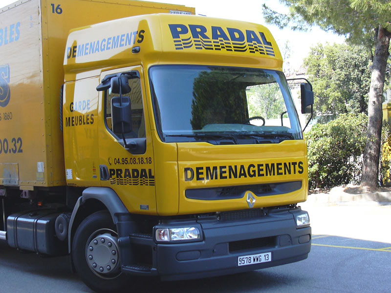 Camion Pradal Déménagement décoré